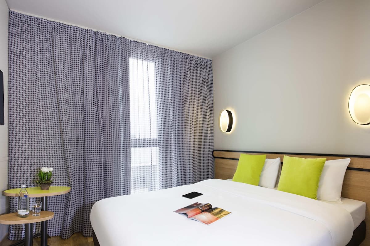 Leilighet, flere senger | Allergitestet sengetøy, safe på rommet, skrivebord og blendingsgardiner