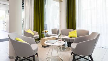 Coin salon dans le hall