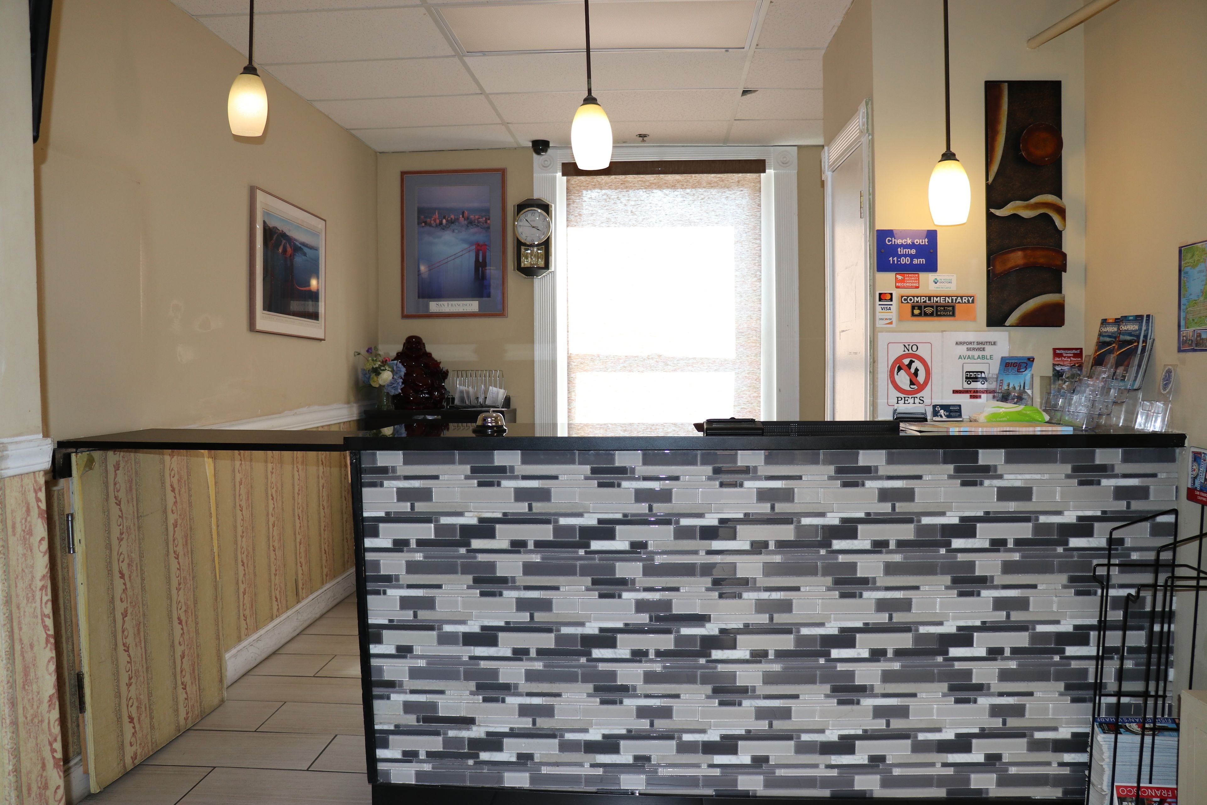 ฝ่ายต้อนรับ