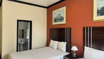 Rom – standard, 2 queensize-senger, ikke-røyk (Private Bathroom ) | Bad | Dusj, hårføner, håndklær og såpe