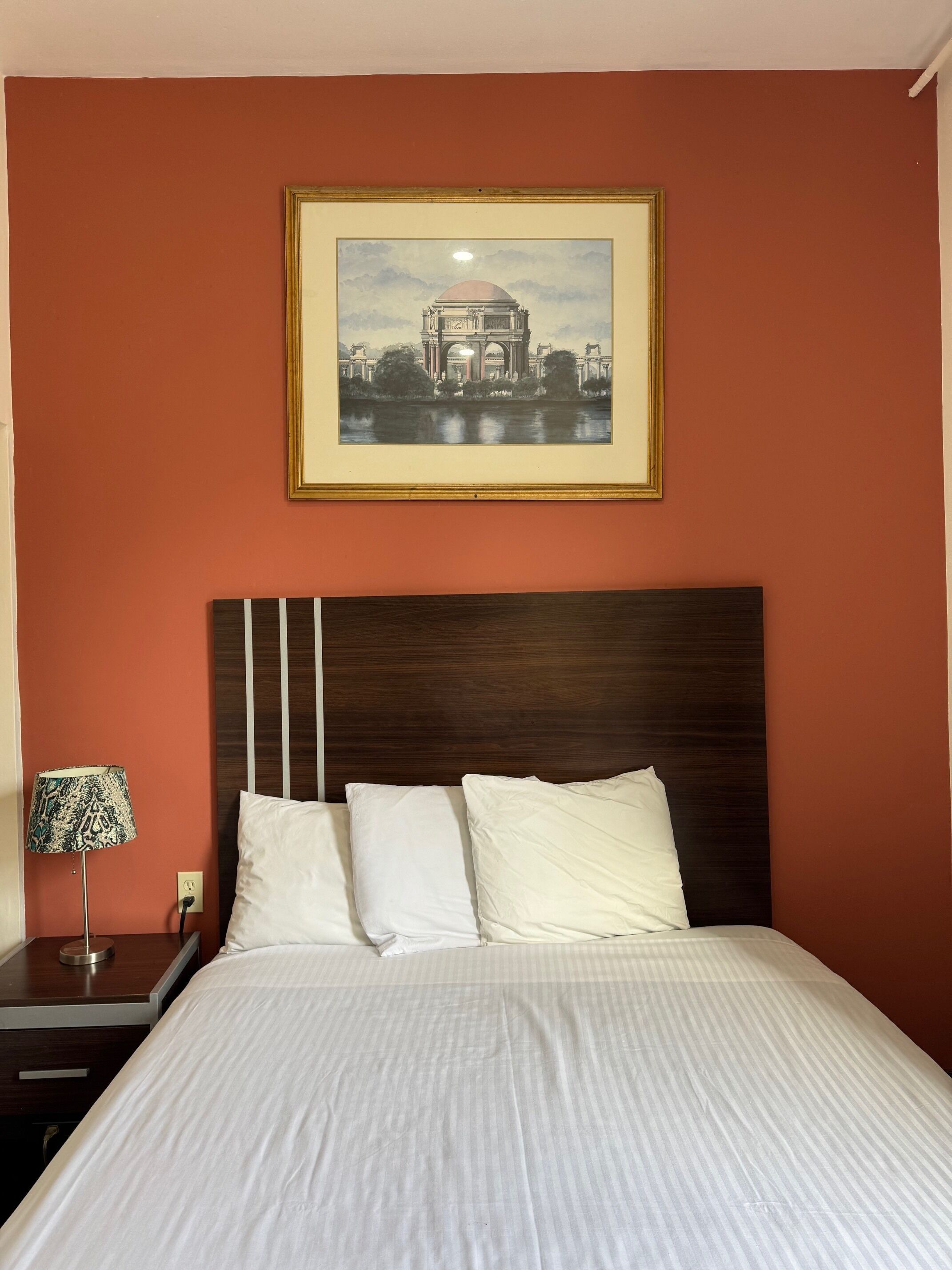 Renovated, 1 Queen Bed, Non-Smoking (Private Bathroom) | Premium bedding, free WiFi, bed sheets