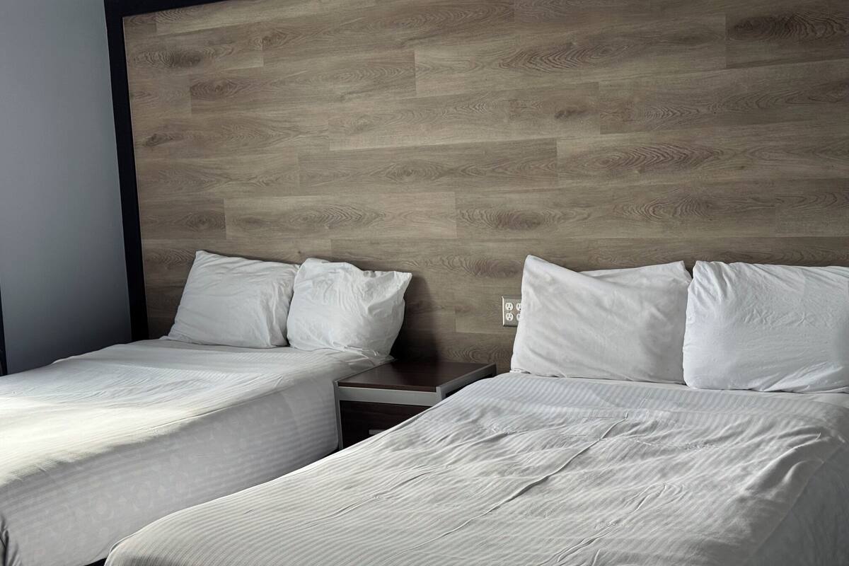 Standardzimmer, 1 Queen-Bett, Nichtraucher, Gemeinschaftsbad | Hochwertige Bettwaren, kostenloses WLAN, Bettwäsche