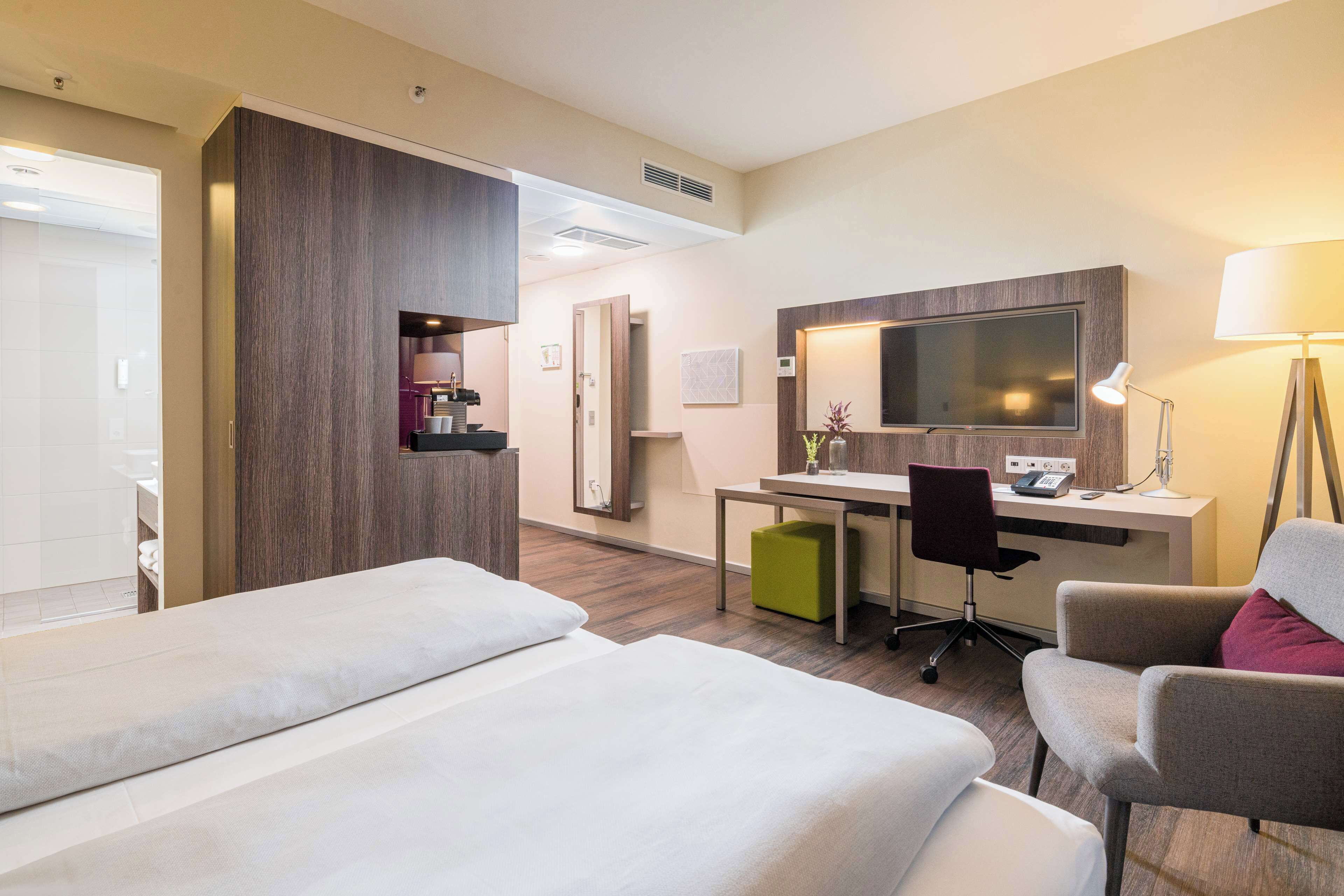 comfort double room, 1 king bed | 1 bedroom, premium bedding, in-room safe, desk