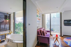 Quarto premium, 1 cama King, sacada, vista para a cidade | Vista para a cidade