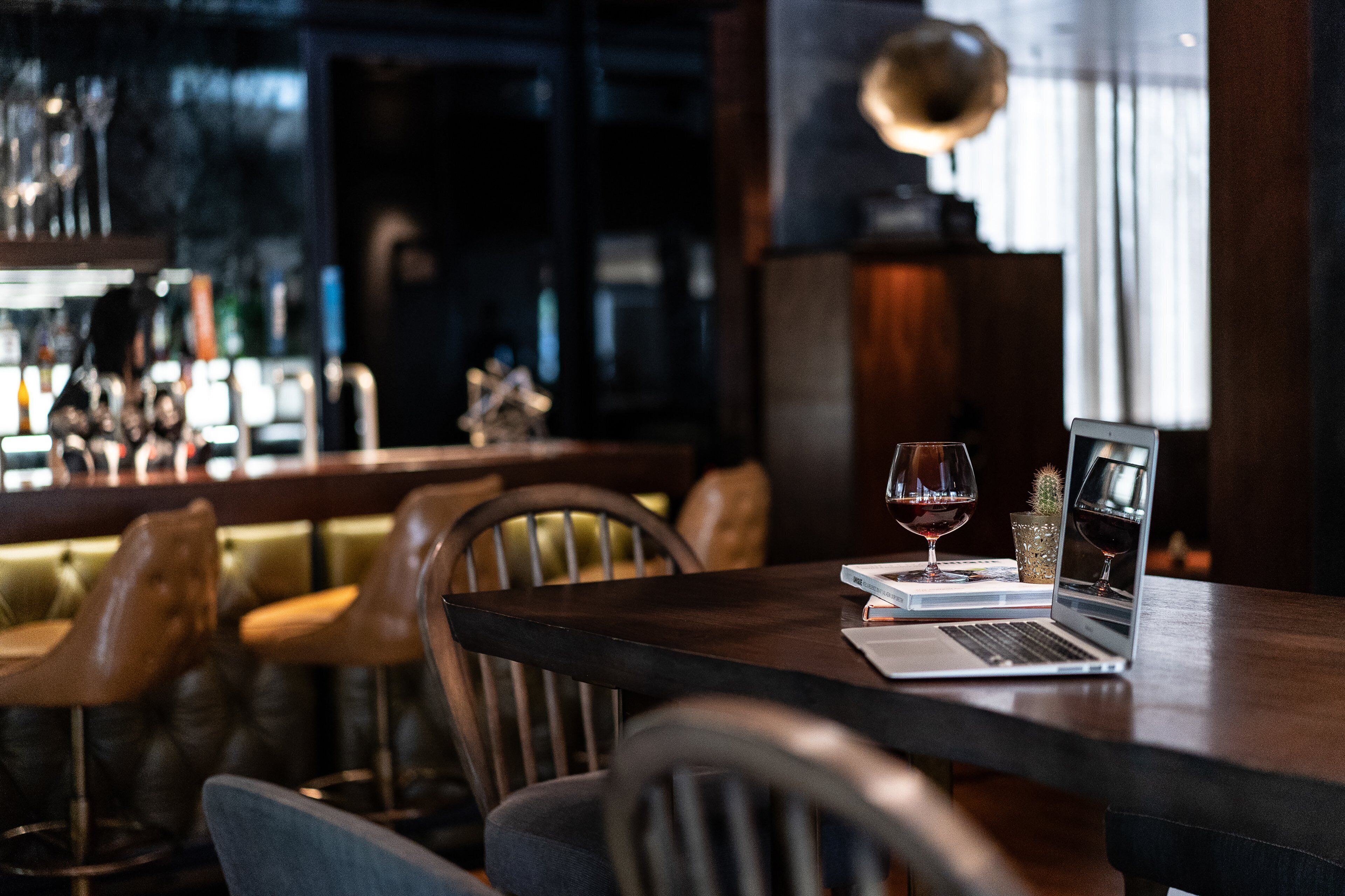 2 bars/lounges, rooftop bar