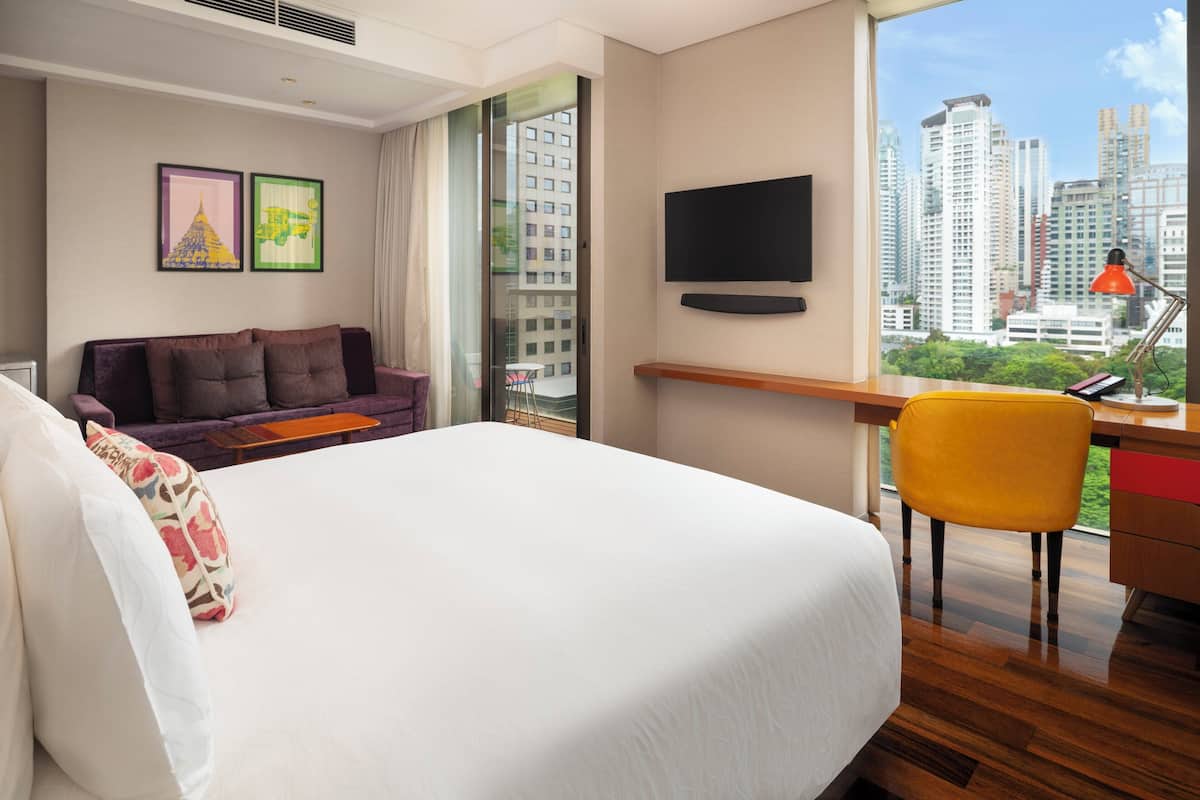 Standard Room, 1 King Bed, Balcony, Garden View