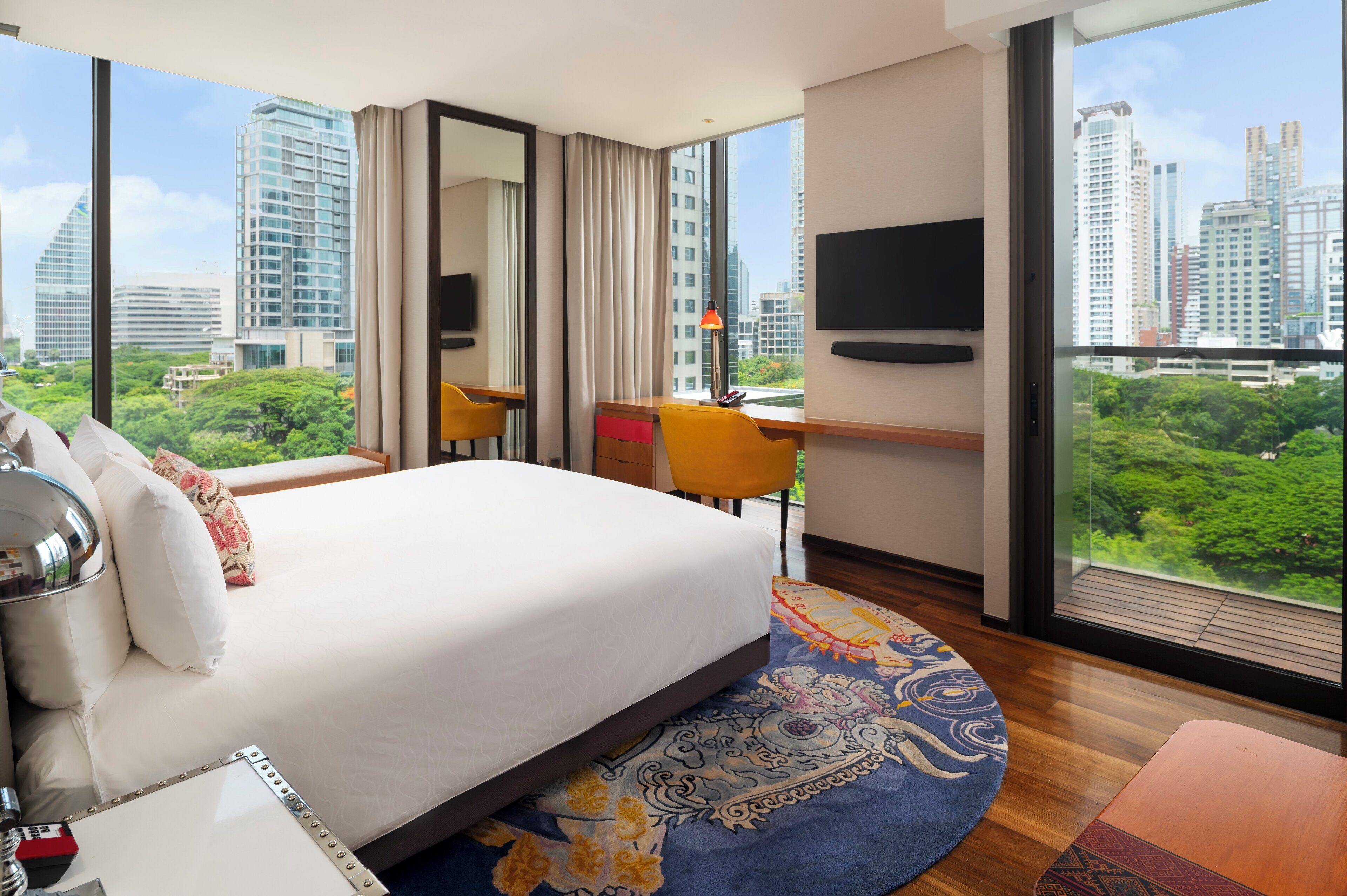 尊榮客房, 1 張特大雙人床, 花園景觀, 邊間 (Balcony) | 高級寢具、客房內保險箱、獨特裝潢、布置獨特