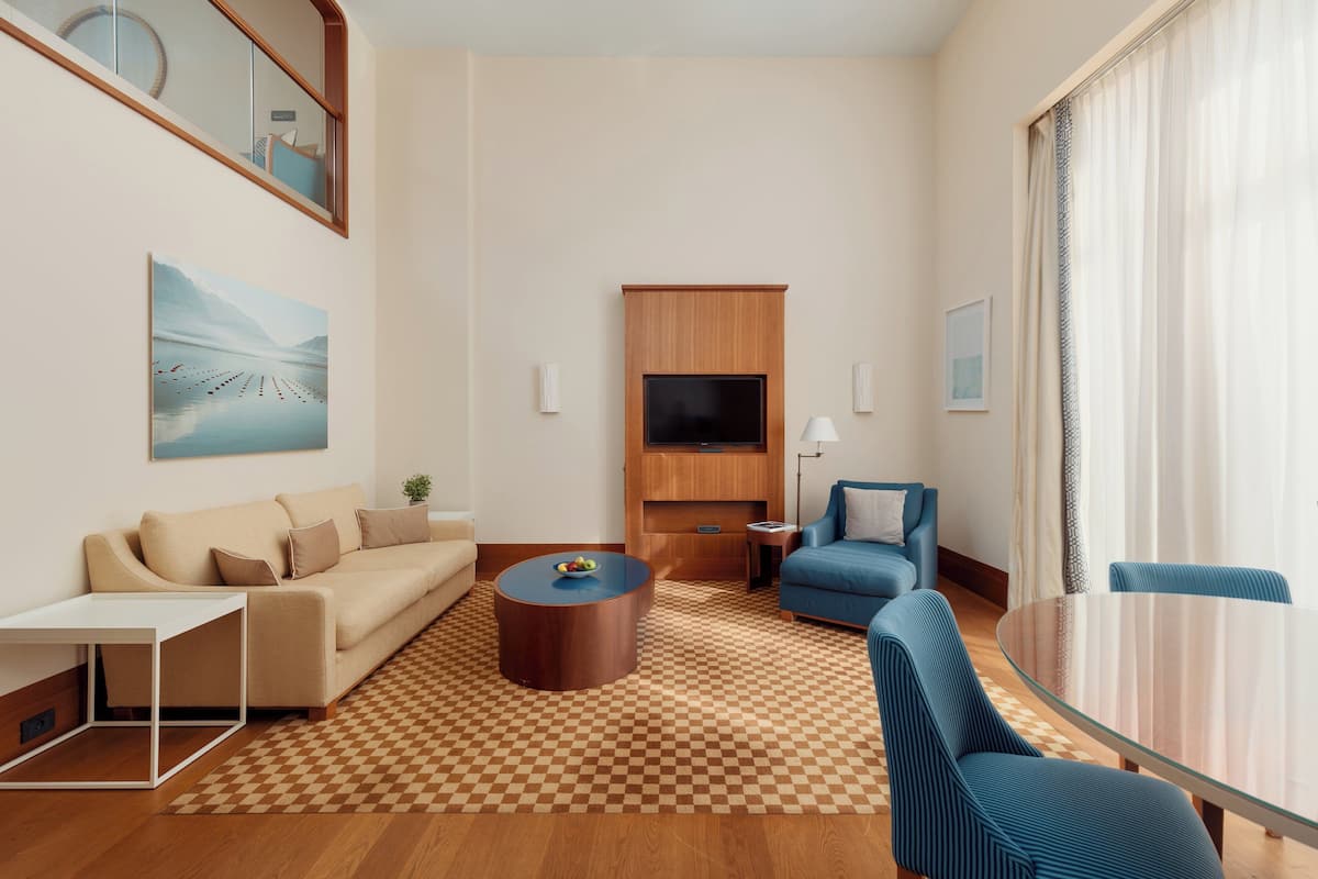 Maisonnette, 3 slaapkamers, uitzicht op zee (Suite) | 1 slaapkamer, luxe beddengoed, donzen dekbedden