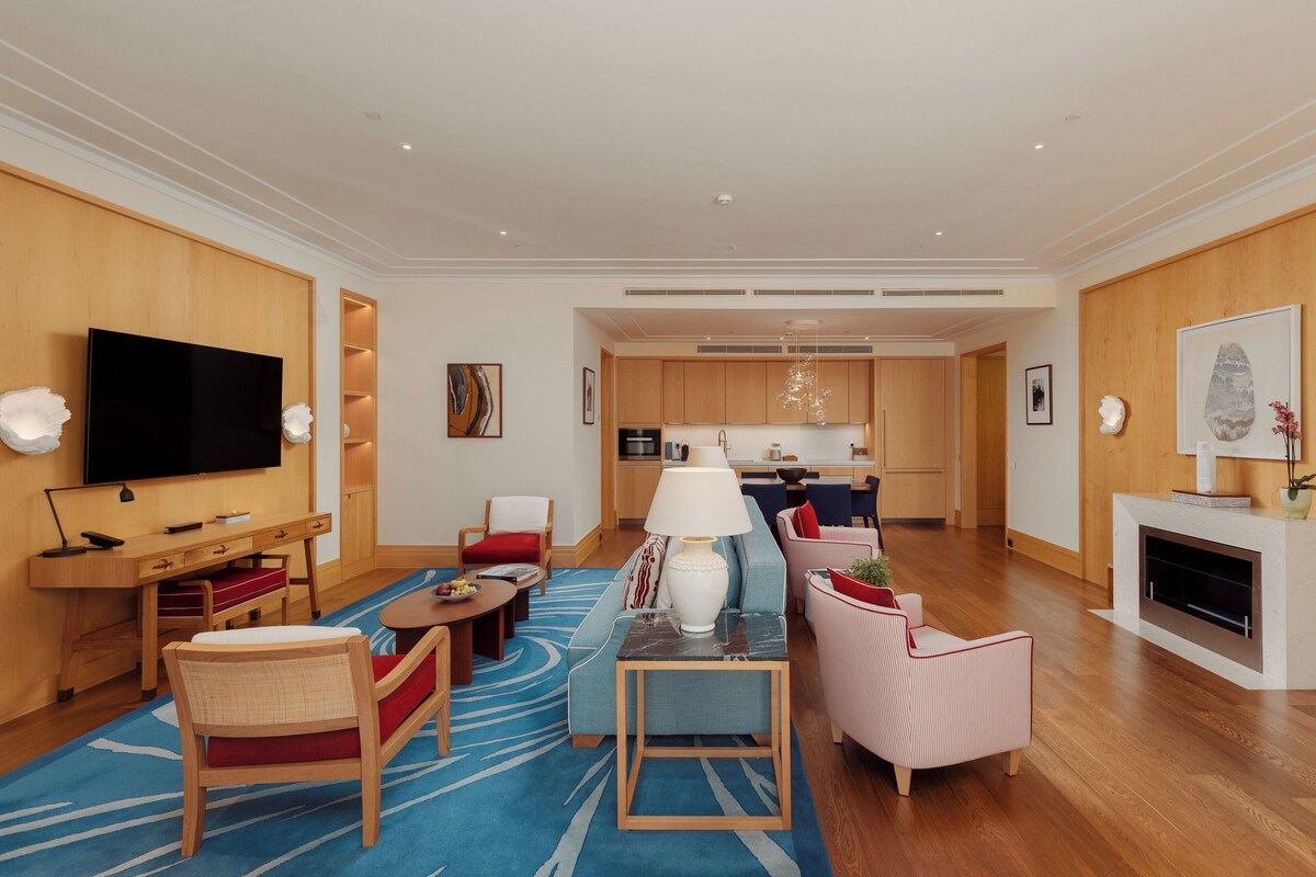 Suite, 2 soverom, bassengutsikt | Sengetøy av topp kvalitet, dundyner, memory foam-senger og minibar