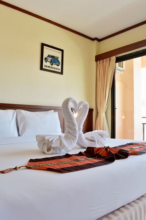 Kahden hengen huone, parveke | Minibaari, tallelokero huoneessa, pimennysverhot, äänieristys