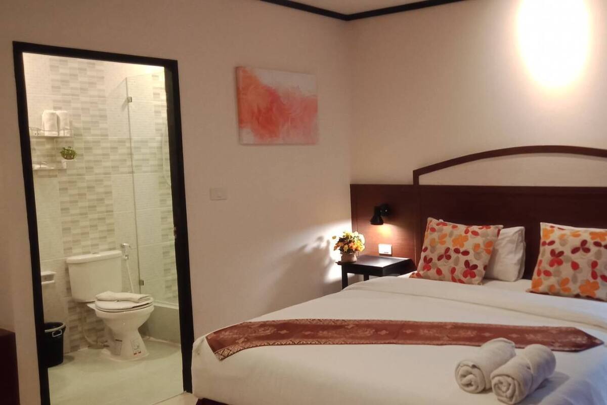 ห้องดีลักซ์ | มินิบาร์, ตู้นิรภัยในห้องพัก, ผ้าม่านกันแสง, ห้องเก็บเสียง