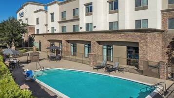 Outdoor pool, sun loungers