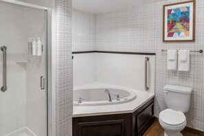 Studiosuite, 1 King-Bett | Badezimmer