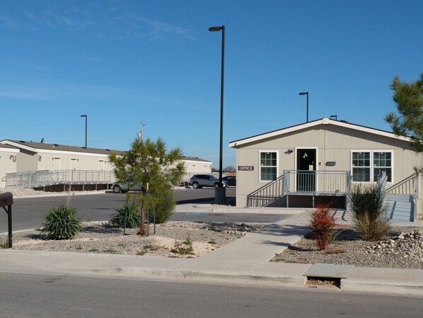 Exterior - Shale Lodge (Hobbs)