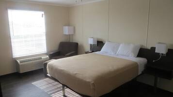 Standard Room, 1 Queen Bed