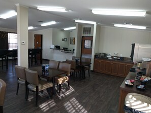 Lobby - Shale Lodge (Hobbs)