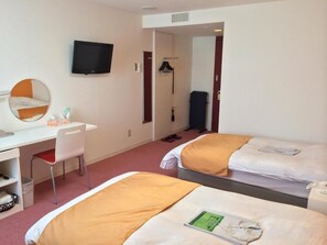 Desk, blackout curtains, iron/ironing board, rollaway beds - Hokkaido Greenland Hotel Sunplaza (Iwamizawa)