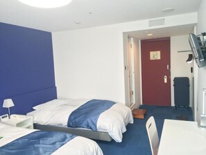 Desk, blackout curtains, iron/ironing board, rollaway beds - Hokkaido Greenland Hotel Sunplaza (Iwamizawa)