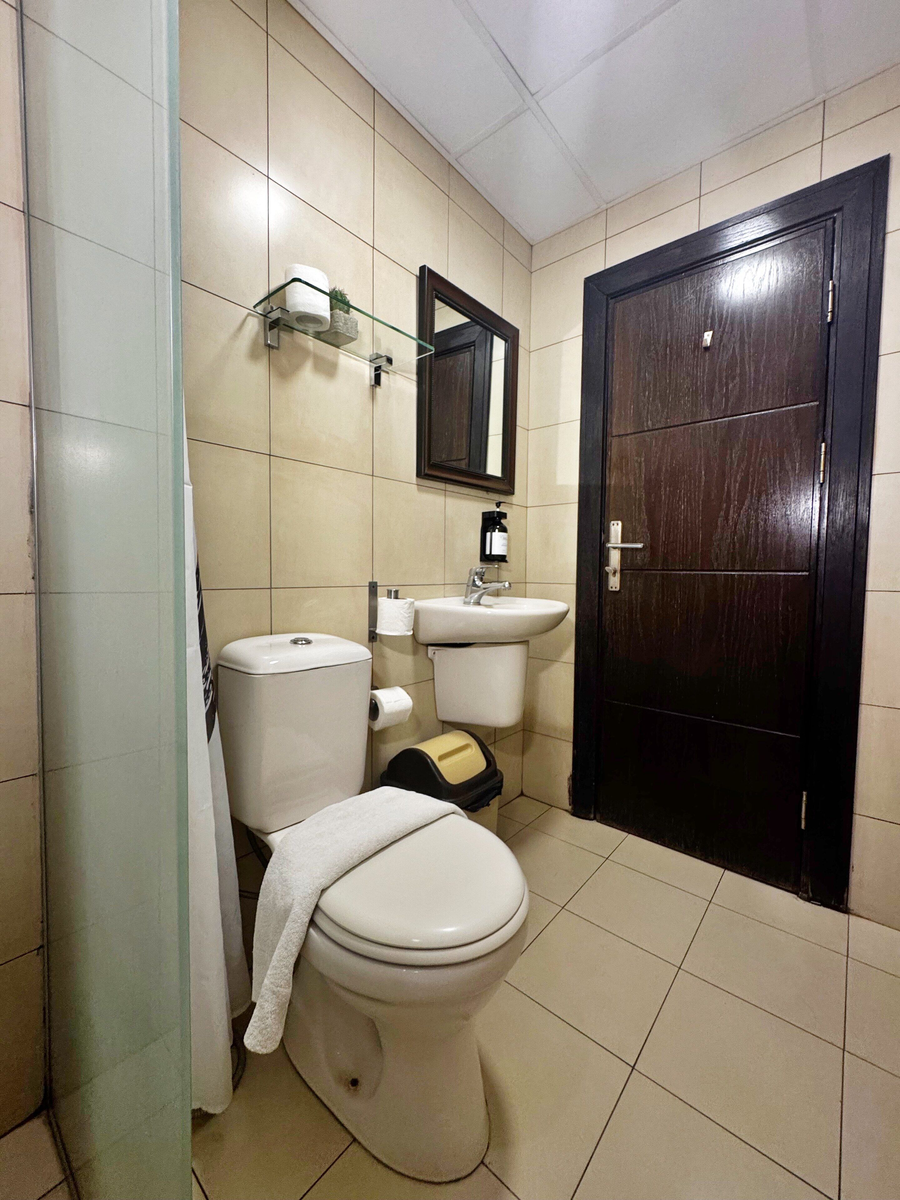 comfort quadruple room | bathroom | hair dryer, towels