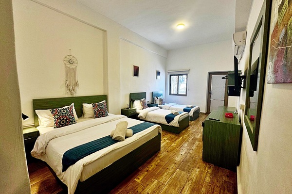 Comfort Quadruple Room | In-room safe, desk, laptop workspace, iron/ironing board