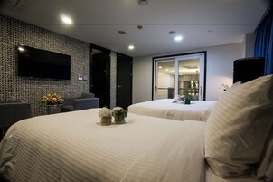 Premium bedding, down comforters, in-room safe, desk