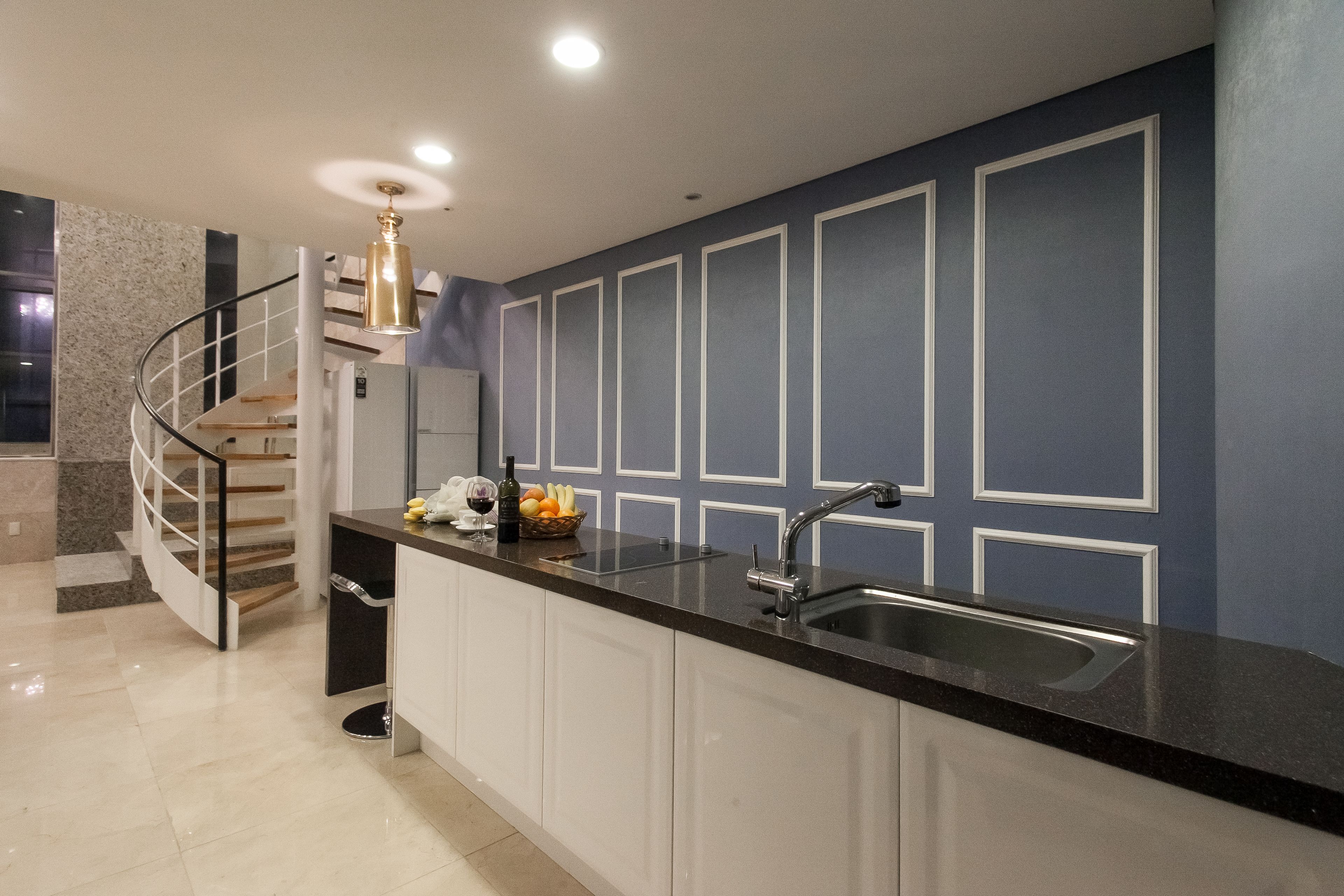 fridge, coffee/tea maker, electric kettle