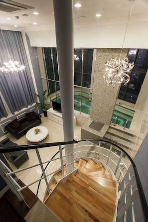 Suite (Pool can be filled with water once a day from 3-5 PM,Hot water cannot be supplied after that) | Wohnbereich