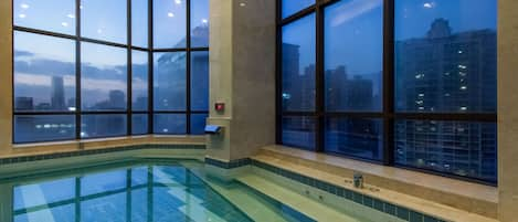 Suite (Pool - Takes 2 Hours to Fill, Bigger than most in Seoul) | Vue de la chambre