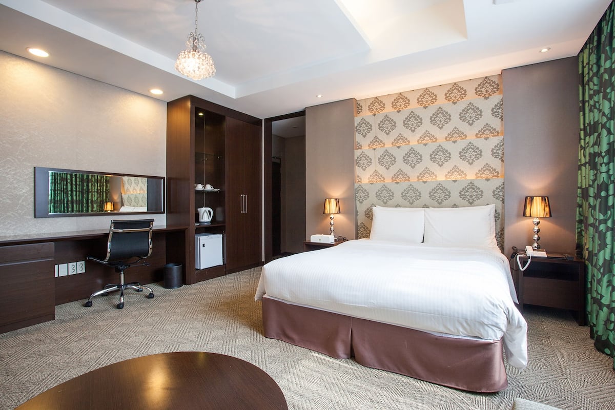 Deluxe-herbergi með tvíbreiðu rúmi (Bigger than most in Seoul) | 1 svefnherbergi, rúmföt af bestu gerð, dúnsængur, öryggishólf í herbergi