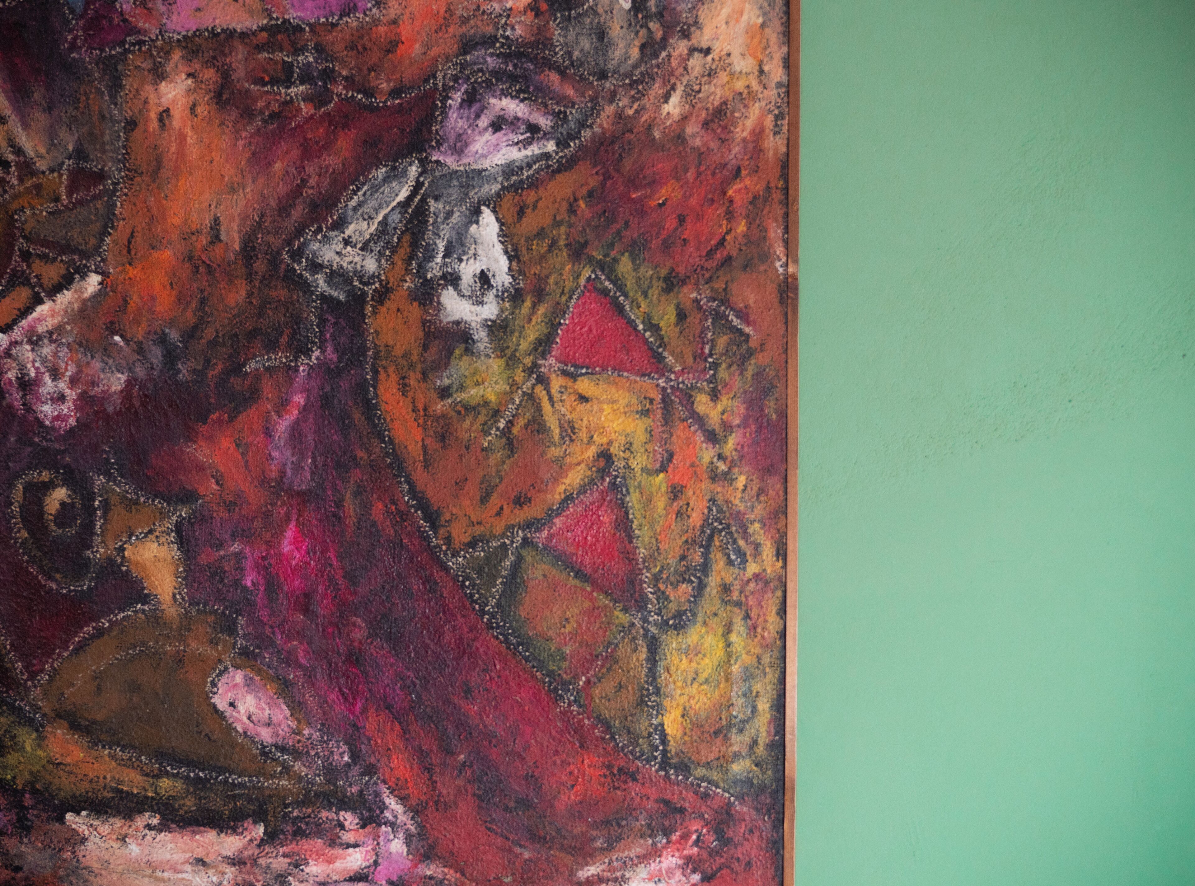 Una pintura con formas y colores abstractos.
