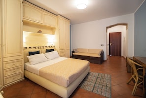 Desk, laptop workspace, iron/ironing board, free WiFi