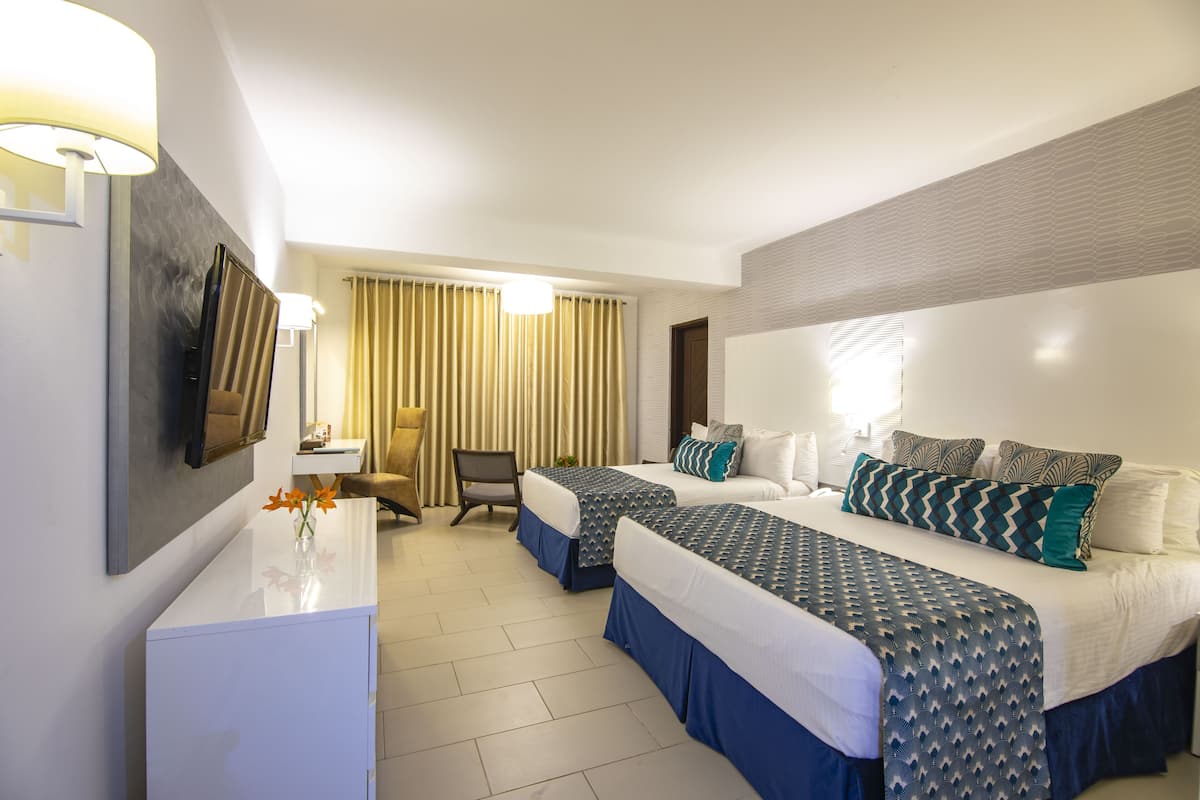 3 bedrooms, egyptian cotton sheets, premium bedding, in-room safe