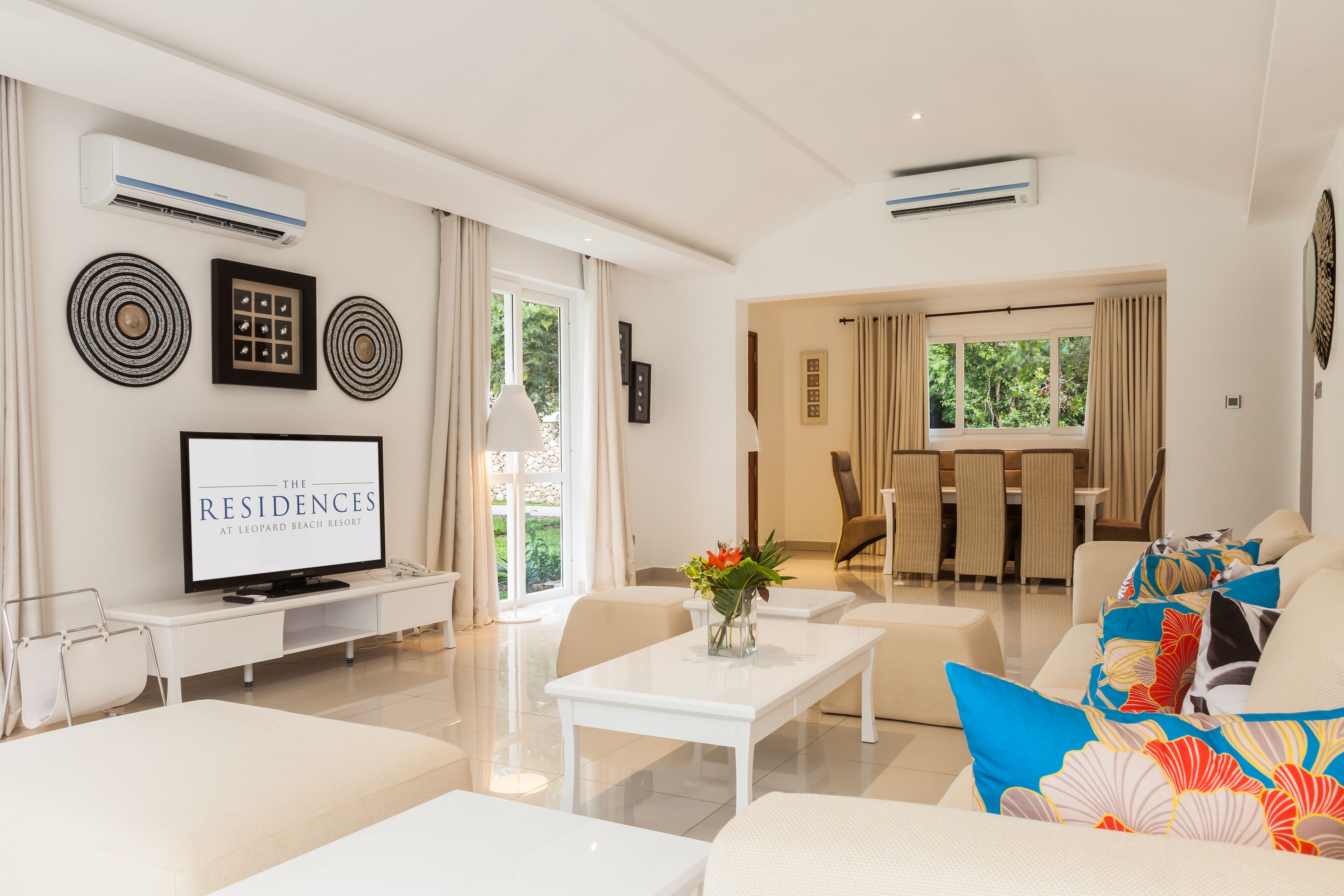 exclusive villa, 3 bedrooms, mountain view | living area | flat-screen tv