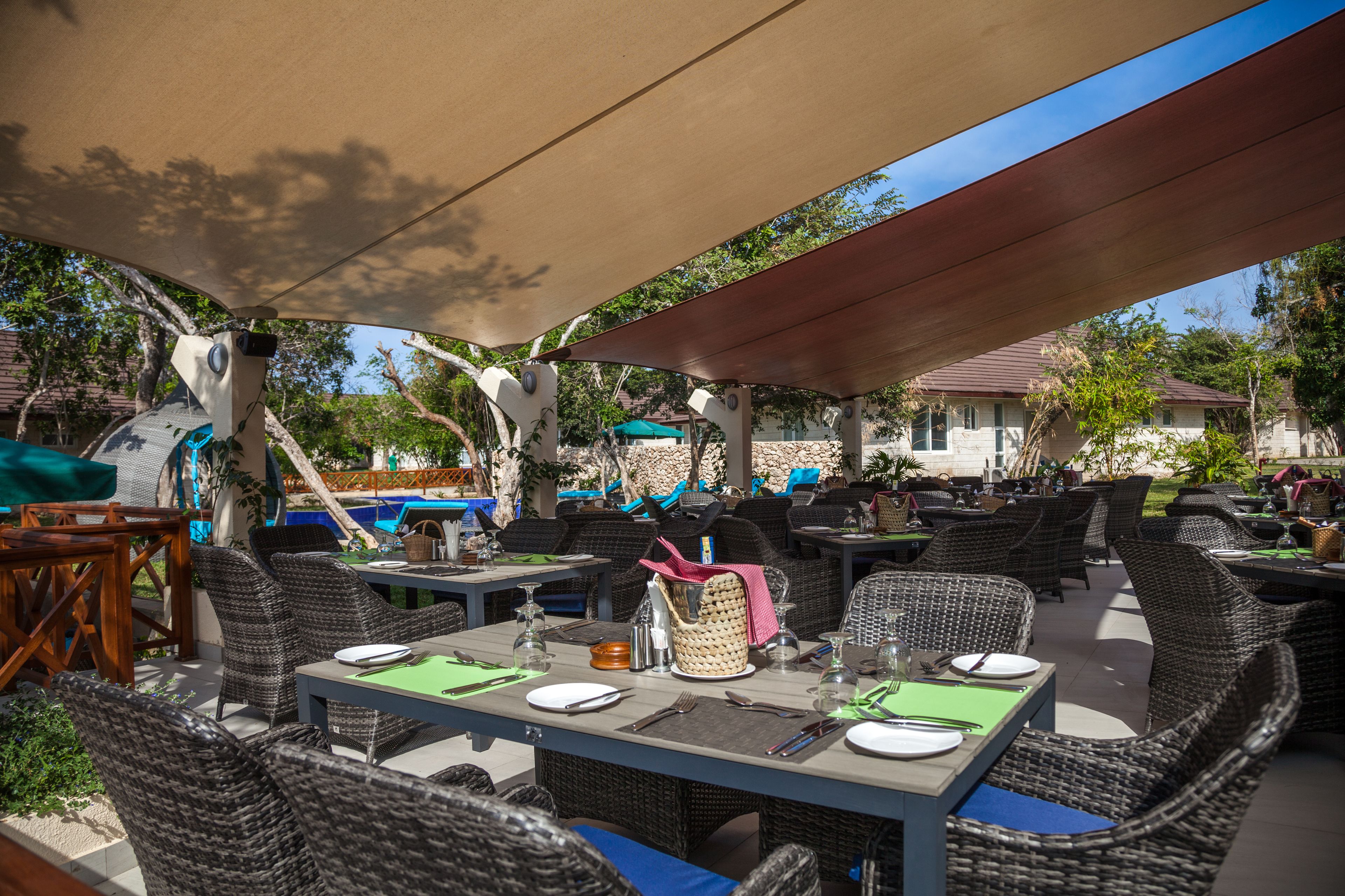 屋外ダイニングエリア