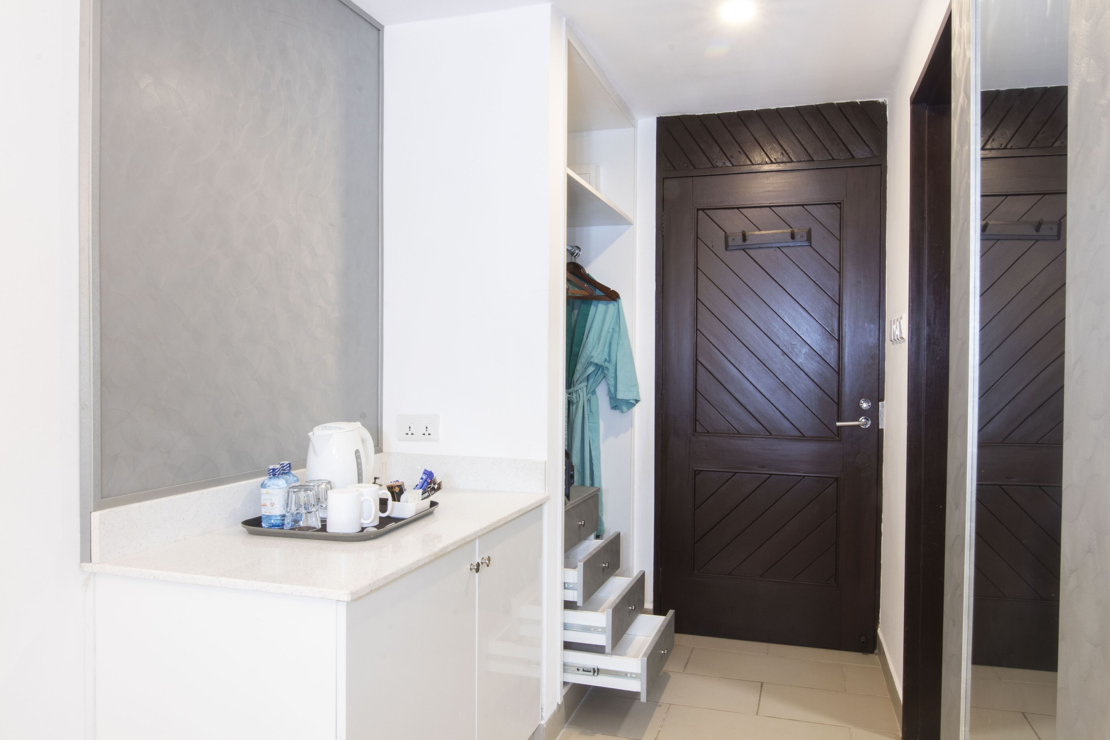 deluxe room, terrace | 3 bedrooms, egyptian cotton sheets, premium bedding, in-room safe