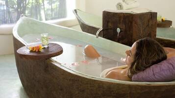 Deep-soaking bathtub