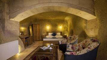 Executive Suite | Premium bedding, minibar, in-room safe, individually decorated