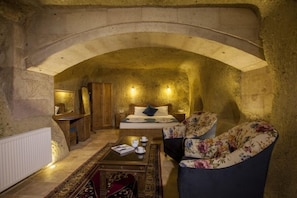 Executive Suite | Premium bedding, minibar, in-room safe, individually decorated - Magic Cave House (Ürgüp)