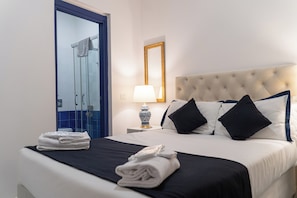 Minibar, blackout drapes, free WiFi, bed sheets