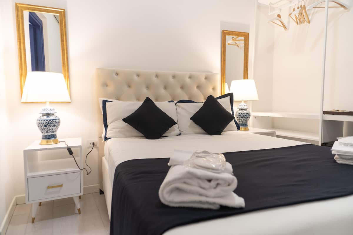 Doppia Standard | Minibar, tende oscuranti, Wi-Fi gratuito, lenzuola