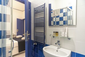 Shower, rainfall showerhead, free toiletries, hair dryer