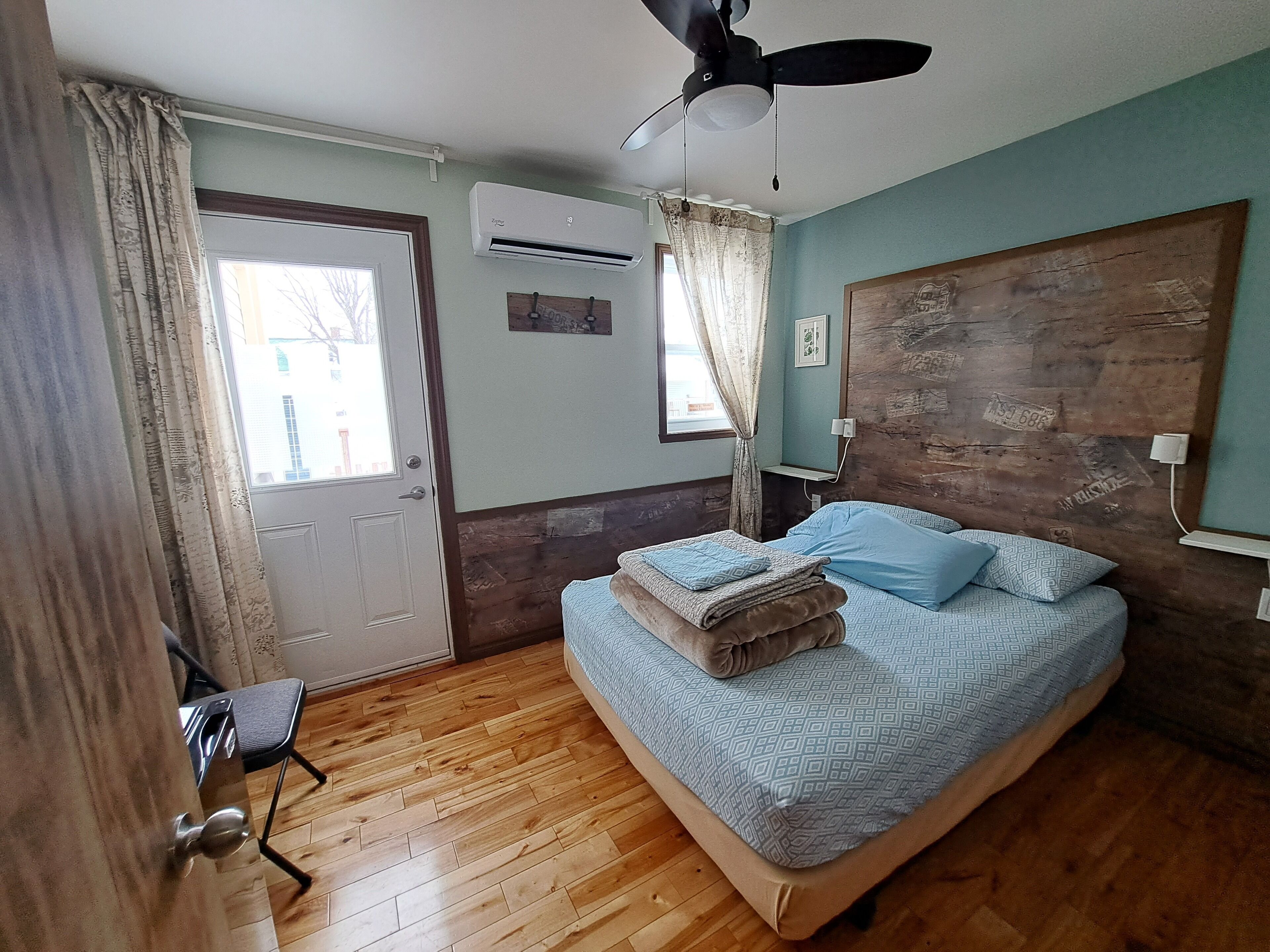 Hypo-allergenic bedding, down comforters, laptop workspace