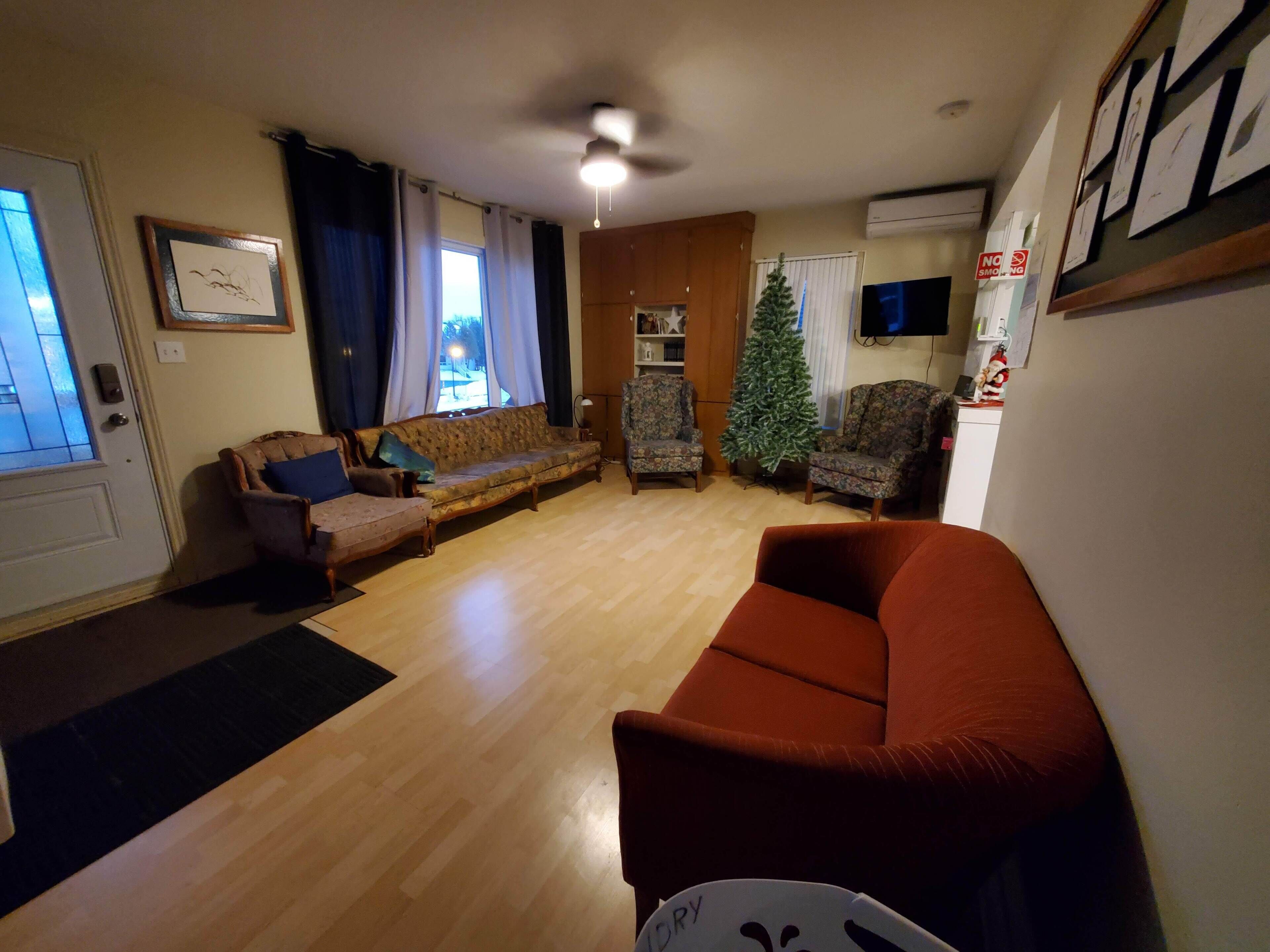 Bungalow – classic, 3 soverom, ikke-røyk, kjøkken | Oppholdsområde | Peis