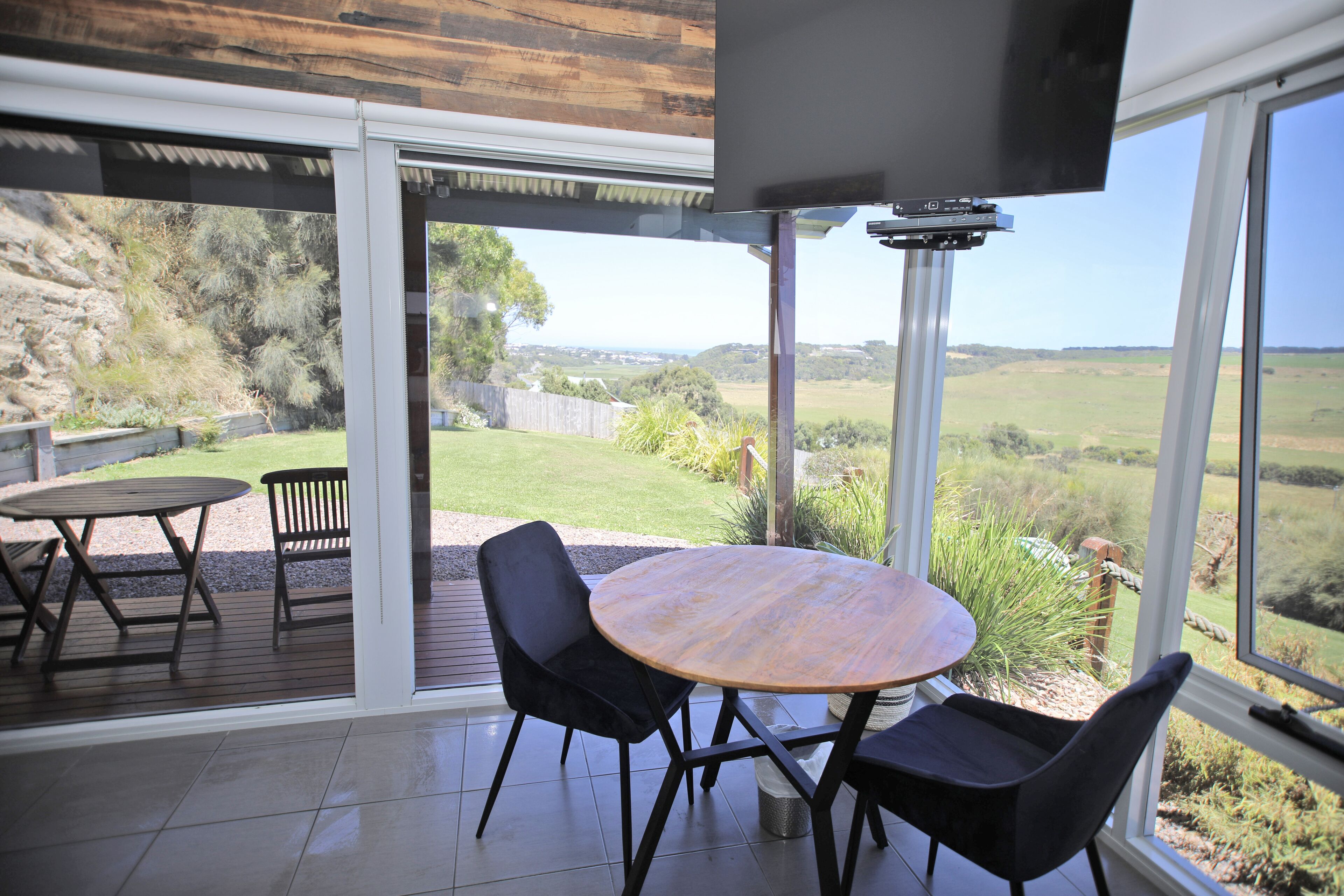 Executive Suite | Premium bedding, blackout drapes, iron/ironing board, free WiFi