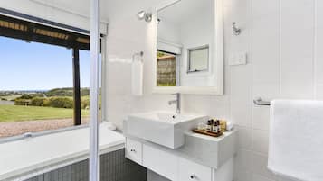Executive Suite | Bathroom