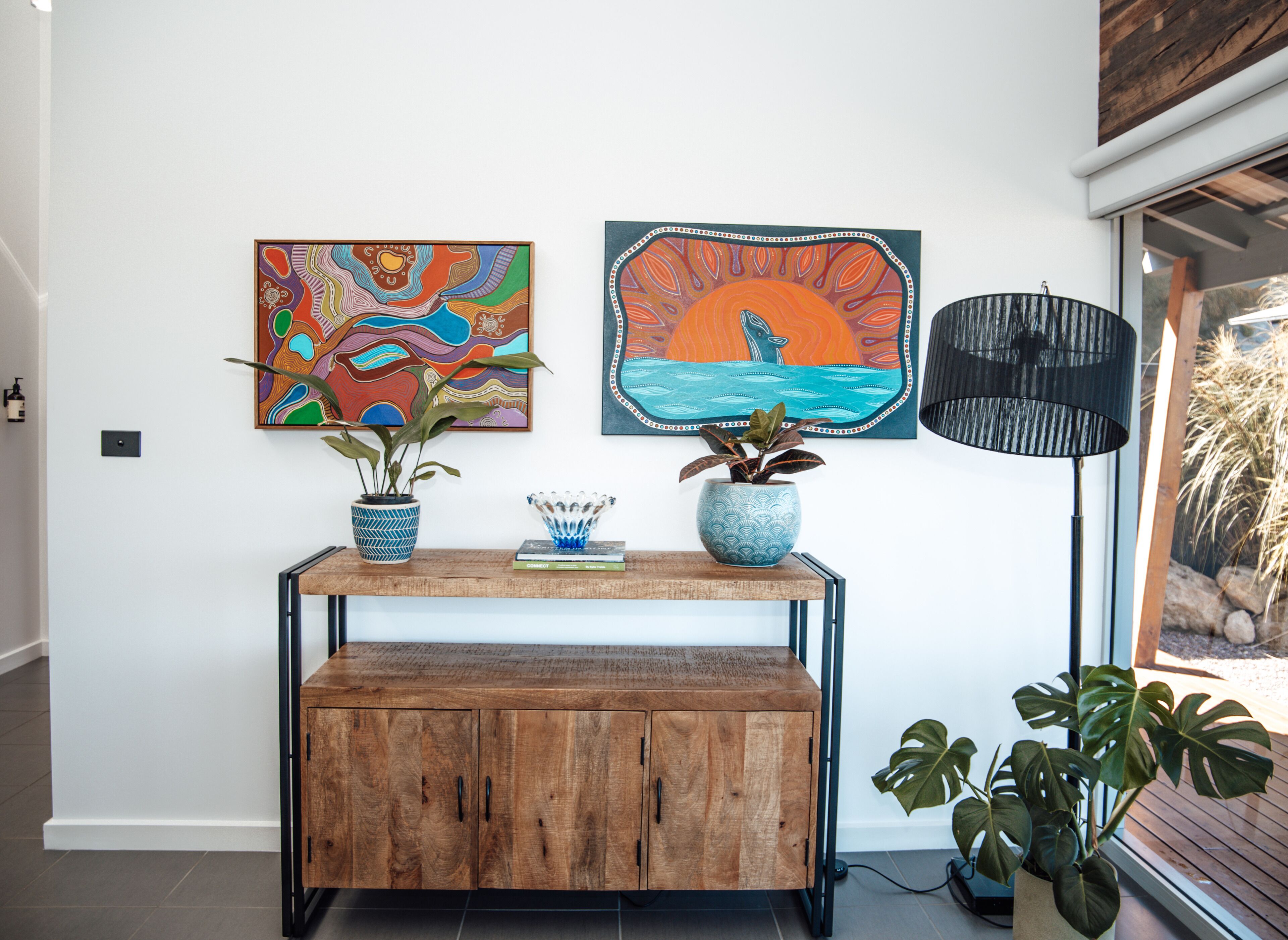 executive suite | living area | 42-inch lcd tv with cable channels, tv, fireplace