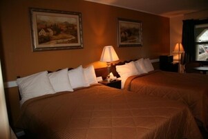 Tabla de planchar con plancha, wifi gratis y ropa de cama 