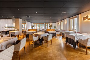 Frühstück, Mittagessen, Abendessen, regionale Küche 