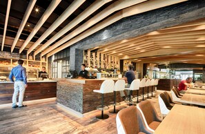 Serves breakfast, lunch and dinner - Hotel de l'Isard (Andorra la Vella)