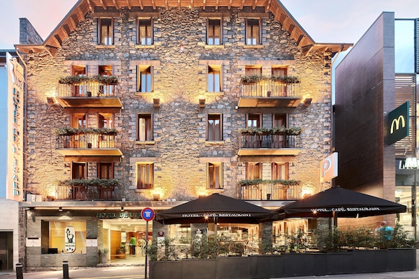 Mặt tiền nơi lưu trú